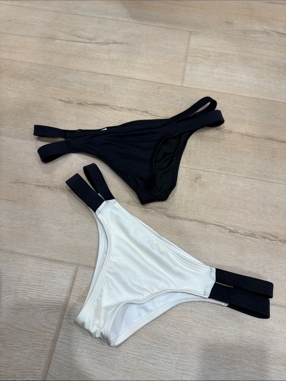 Victoria's Secret Black and White Double-Strap Bikini Bottoms-2